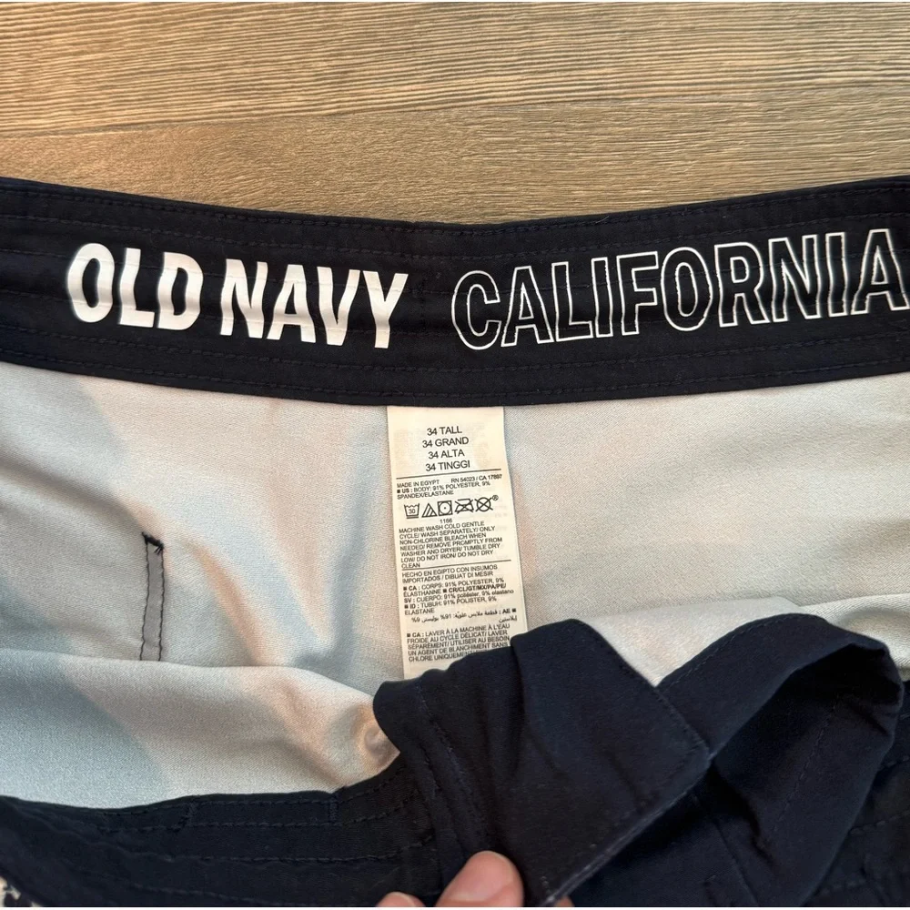 Old Navy Color-Blocked Built-In Flex Board Shorts Blue White Ocean Waves